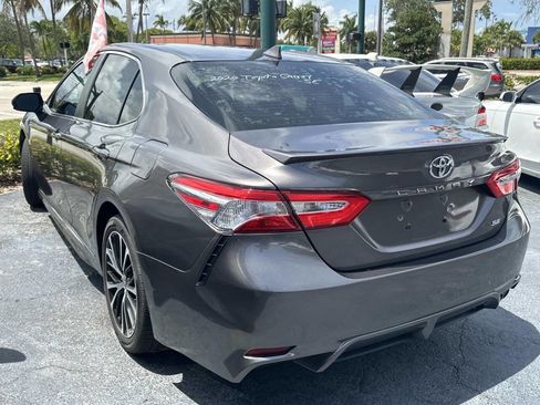 Used 2020 Toyota Camry SE image 6