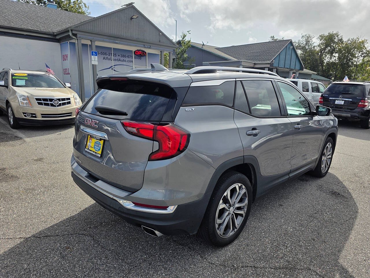 Used 2018 GMC Terrain SLT w/ Preferred Package FWD image 4