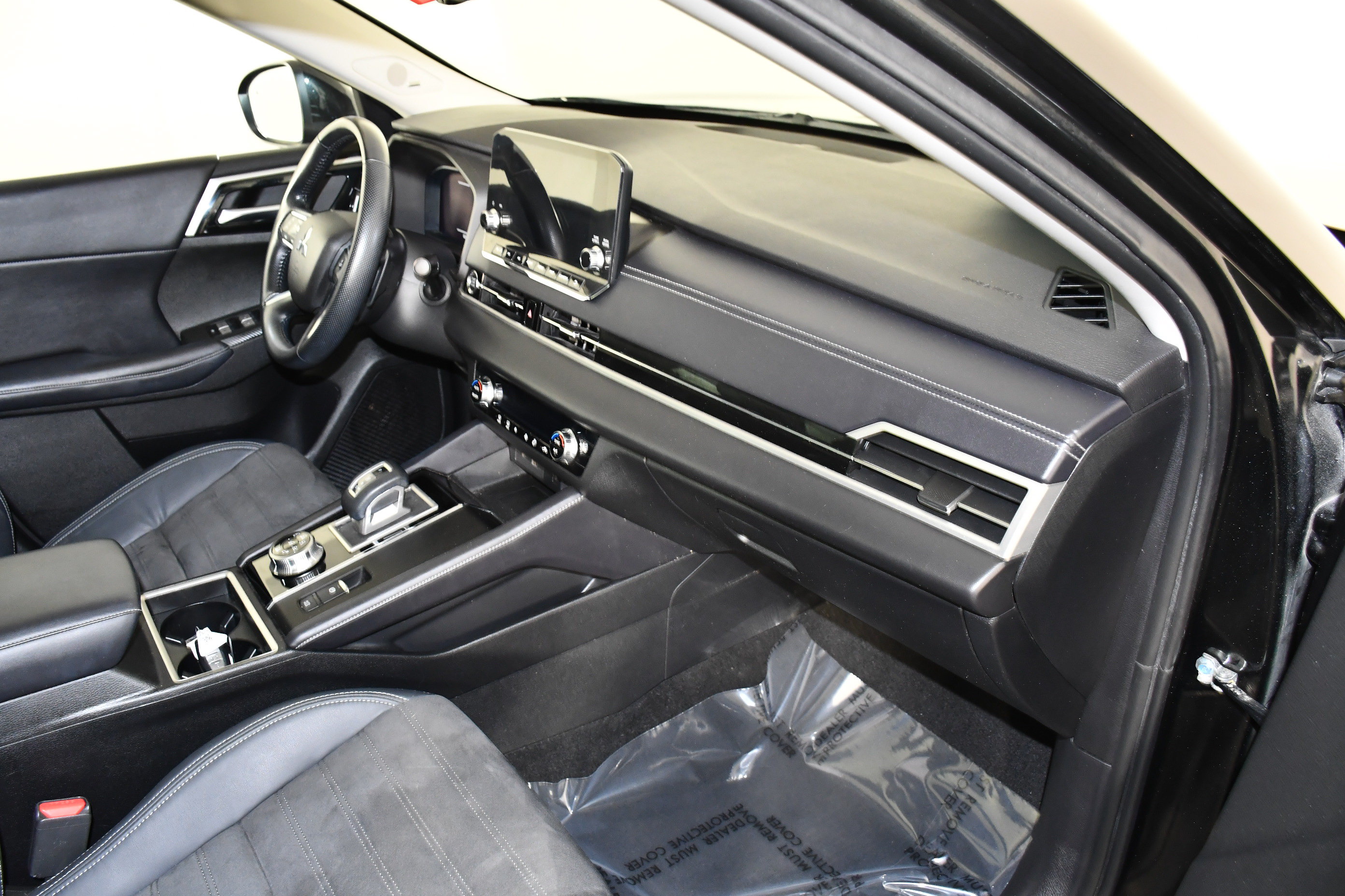 Used 2023 Mitsubishi Outlander SE AWD/4WD image 37