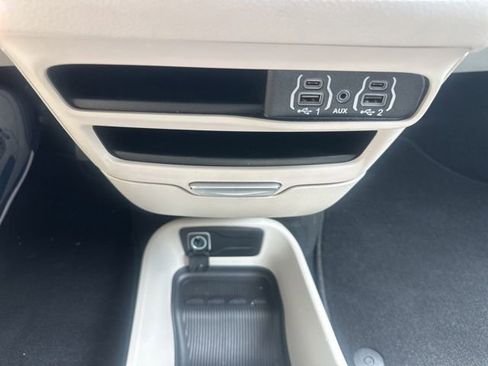 Used 2024 Chrysler Pacifica Limited FWD image 23