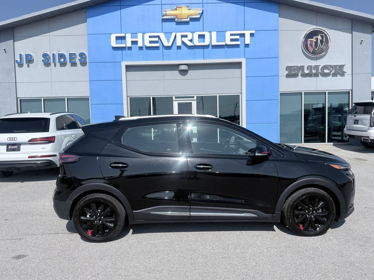 Used 2023 Chevrolet Bolt EUV Premier w/ Sun & Sound Package FWD image 8