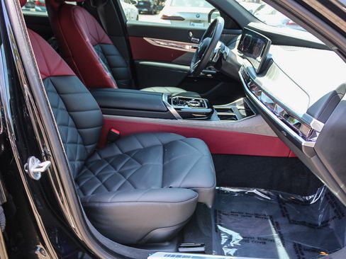 Certified 2025 BMW 740i w/ Premium Package RWD image 16