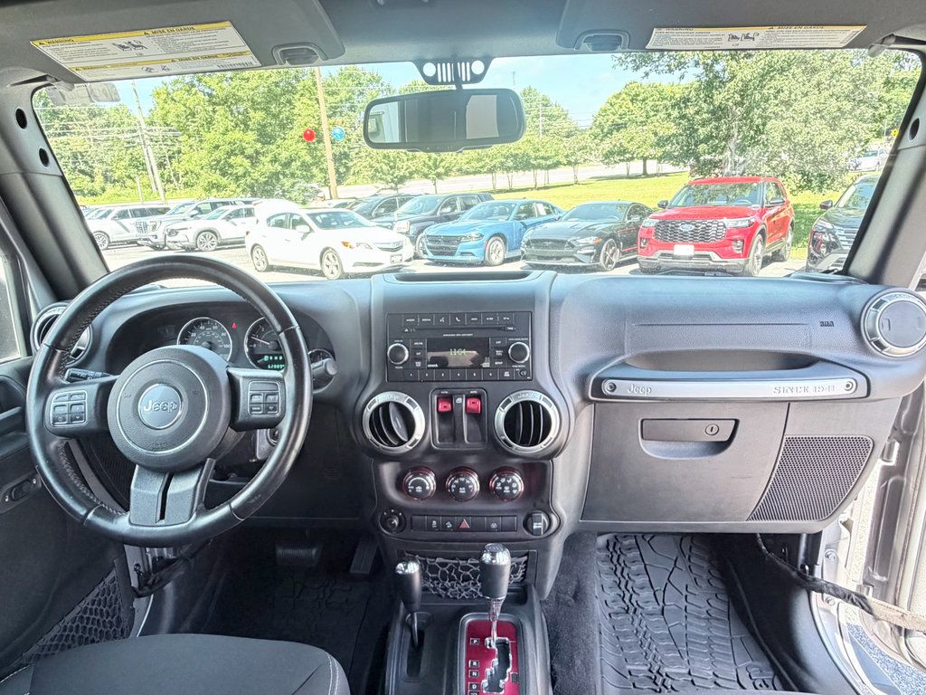 Used 2018 Jeep Wrangler Sahara w/ Dual Top Group AWD/4WD image 11