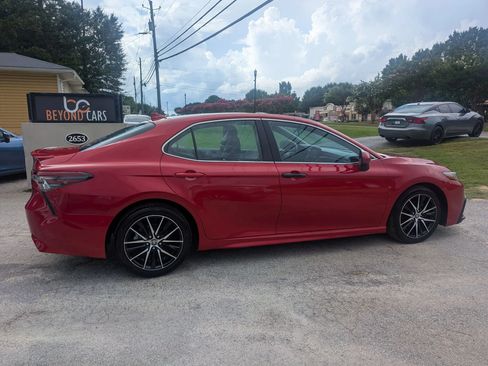 Used 2021 Toyota Camry SE FWD image 4