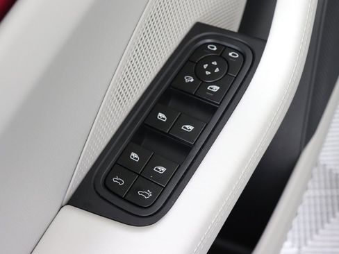 Used 2024 Porsche Macan 4 Electric image 25