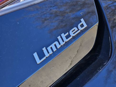 New 2025 Hyundai Elantra Limited FWD image 12
