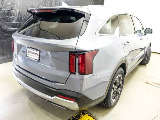 Used 2024 Kia Sorento S FWD image 7