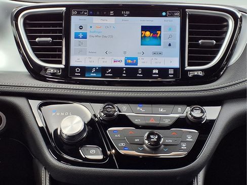 New 2026 Chrysler Pacifica Limited image 11