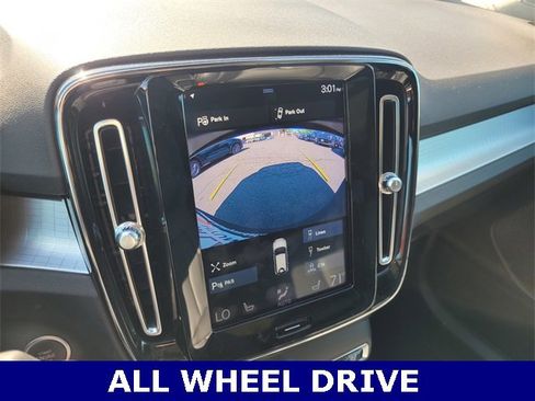 Used 2019 Volvo XC40 T5 Momentum image 31