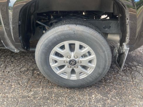 Used 2024 Toyota Tacoma SR5 AWD/4WD image 35