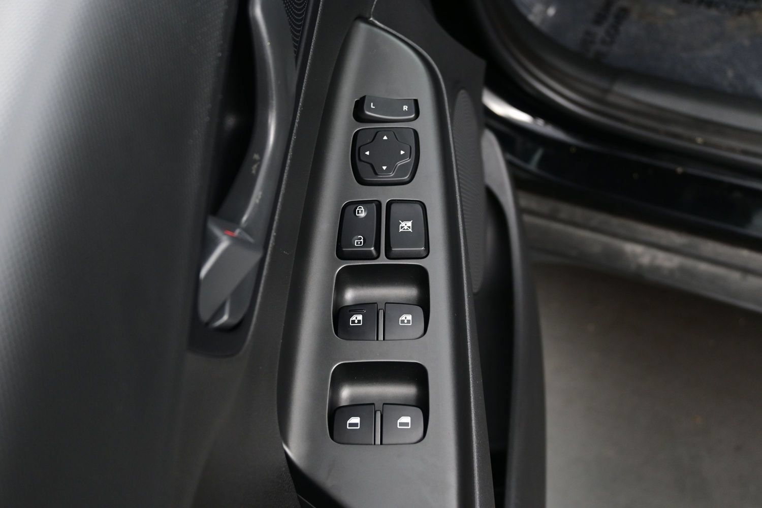 Certified 2023 Hyundai Kona SEL AWD/4WD image 10
