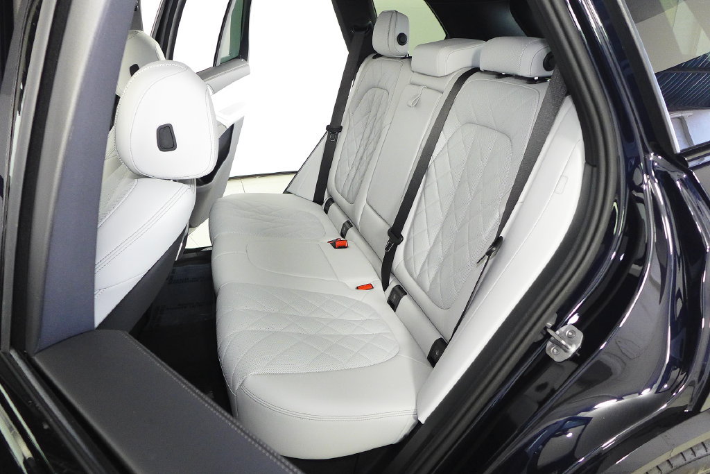 Used 2026 BMW X5 xDrive40i w/ M Sport Package AWD/4WD image 21