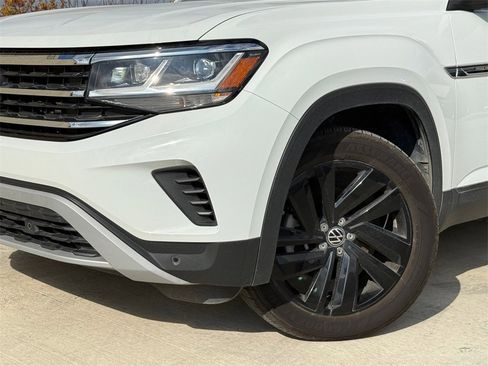 Used 2023 Volkswagen Atlas Cross Sport SE w/ Panoramic Sunroof Package image 2
