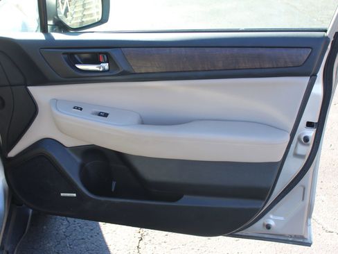 Used 2016 Subaru Outback 2.5i Limited w/ Popular Package #4 image 11