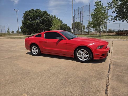 Used 2013 Ford Mustang Coupe RWD image 22