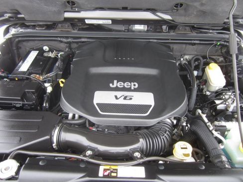 Used 2014 Jeep Wrangler Unlimited Sahara w/ Dual Top Group image 31