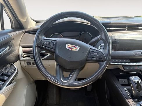 Used 2019 Cadillac XT4 Luxury w/ Cold Weather Package FWD image 12