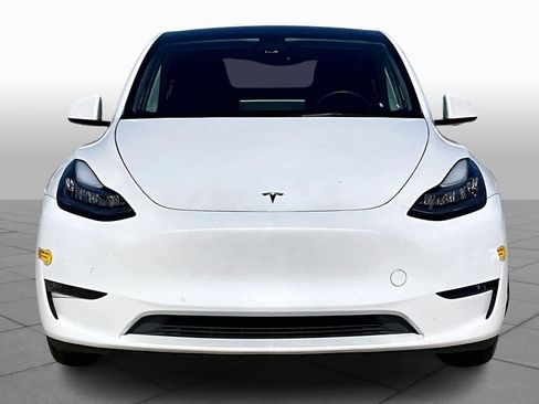 Used 2022 Tesla Model Y Long Range image 3