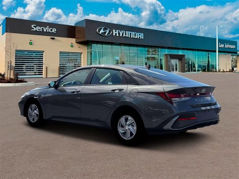 New 2026 Hyundai Elantra SE image 4