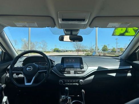 Used 2024 Nissan Altima 2.5 SR FWD image 10