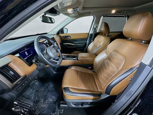 Used 2022 Nissan Pathfinder Platinum w/ Cargo Package image 16