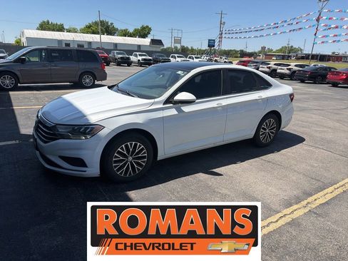 Used 2019 Volkswagen Jetta SE FWD image 1