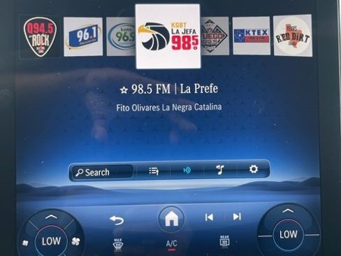 New 2025 Mercedes-Benz GLC 300 image 10