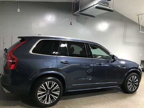 Used 2020 Volvo XC90 T5 Momentum w/ Protection Package Premier FWD image 3