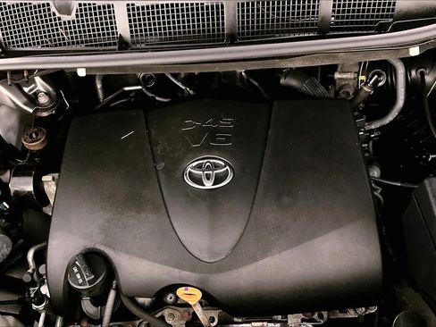 Used 2017 Toyota Sienna XLE w/ XLE Navigation Package AWD/4WD image 31