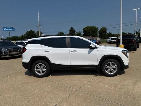 Used 2022 GMC Terrain SLE w/ Driver Convenience Package AWD/4WD image 8