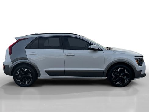 Used 2023 Kia Niro Wave image 6