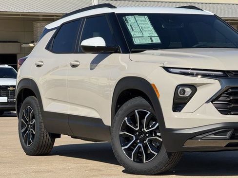 New 2026 Chevrolet TrailBlazer ACTIV w/ Convenience Package FWD image 3