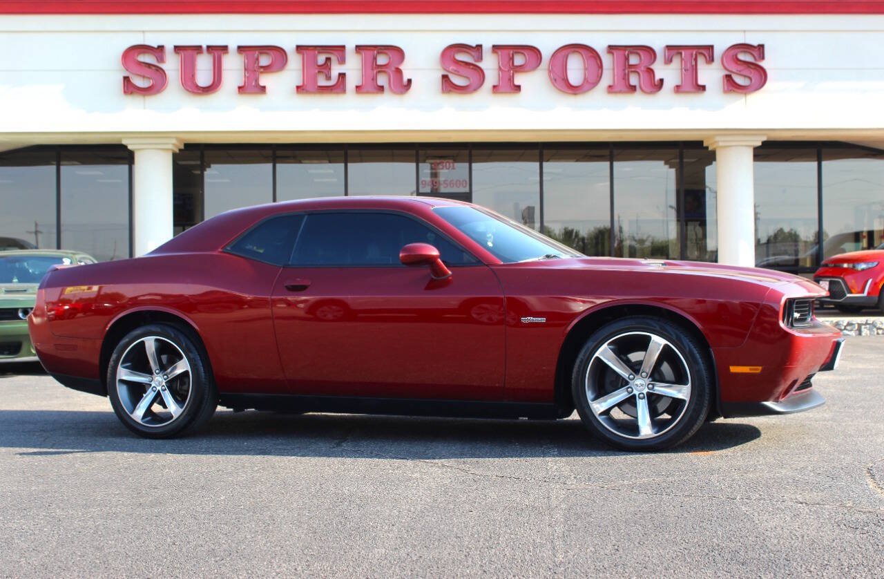 Used 2014 Dodge Challenger SXT RWD image 1