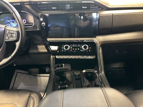 Used 2023 GMC Sierra 1500 AT4 w/ AT4 Premium Package AWD/4WD image 12