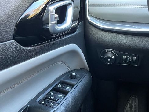 Used 2023 Jeep Compass Limited image 24