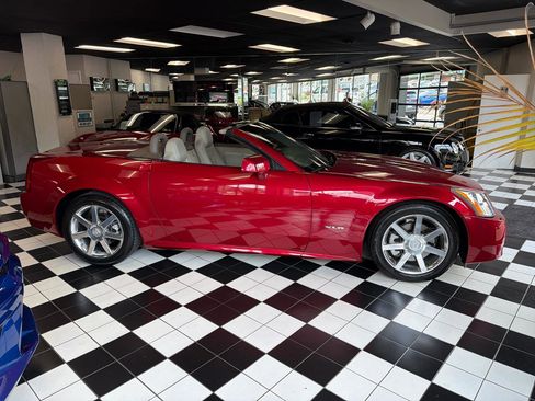 Used 2005 Cadillac XLR RWD image 14