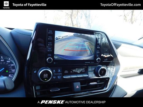 Used 2021 Toyota Highlander XLE image 11