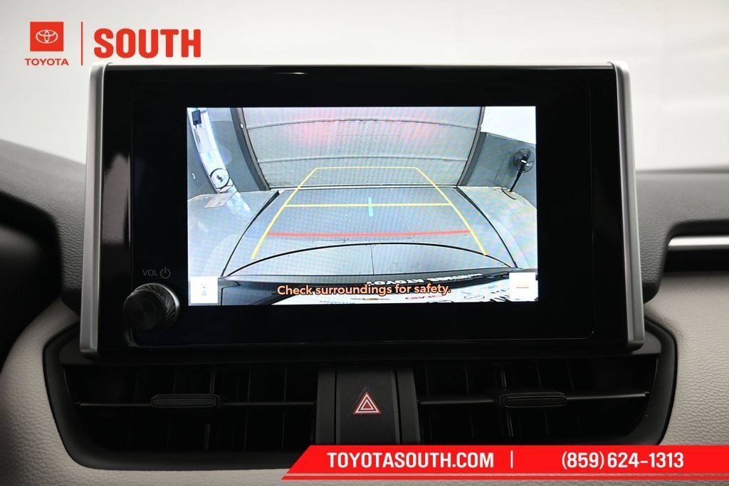 Used 2025 Toyota RAV4 XLE AWD/4WD image 17