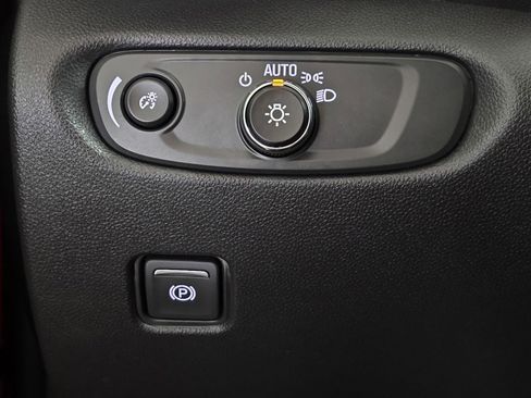 Used 2025 Chevrolet Blazer LT image 32