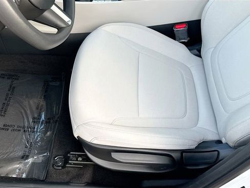 Certified 2025 Hyundai Tucson SE image 19