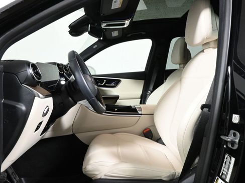 Used 2024 Mercedes-Benz GLC 300 4MATIC image 3