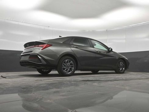 New 2026 Hyundai Elantra Hybrid FWD image 40