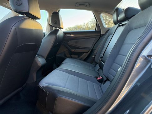 Used 2025 Volkswagen Jetta SE image 27