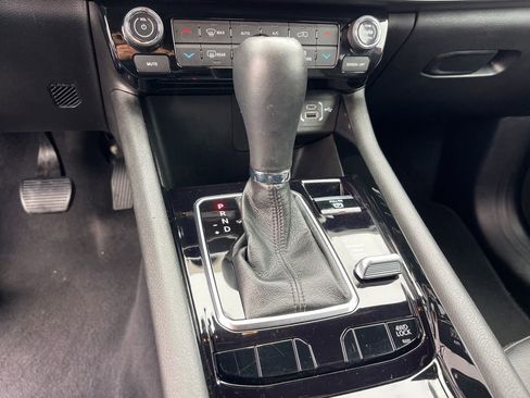 Certified 2025 Jeep Compass Limited AWD/4WD image 14