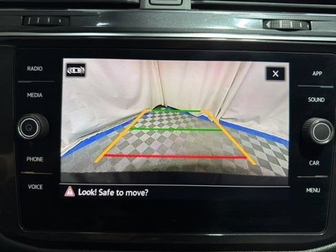 Certified 2022 Volkswagen Tiguan SE FWD image 24