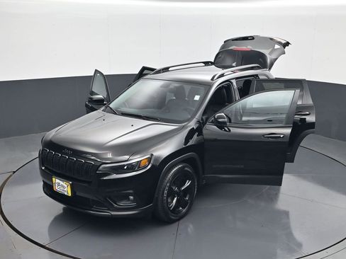 Used 2019 Jeep Cherokee Latitude Plus FWD image 30