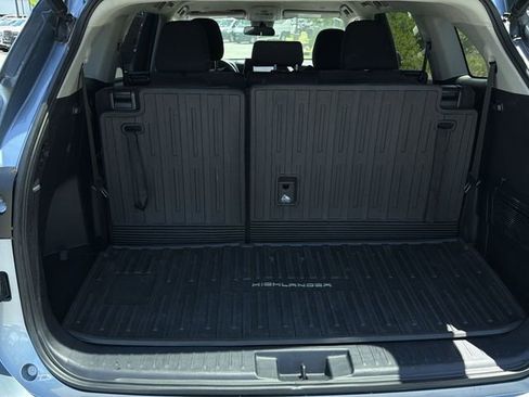 Used 2023 Toyota Highlander LE FWD image 35