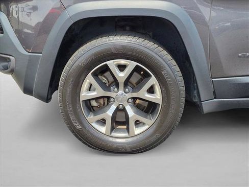 Used 2017 Jeep Cherokee Trailhawk w/ Comfort/Convenience Group AWD/4WD image 14