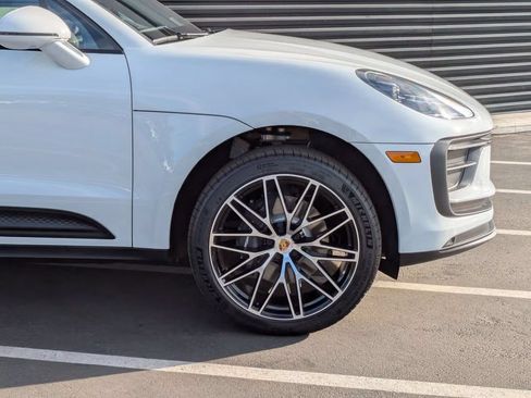 Certified 2026 Porsche Macan AWD/4WD image 11