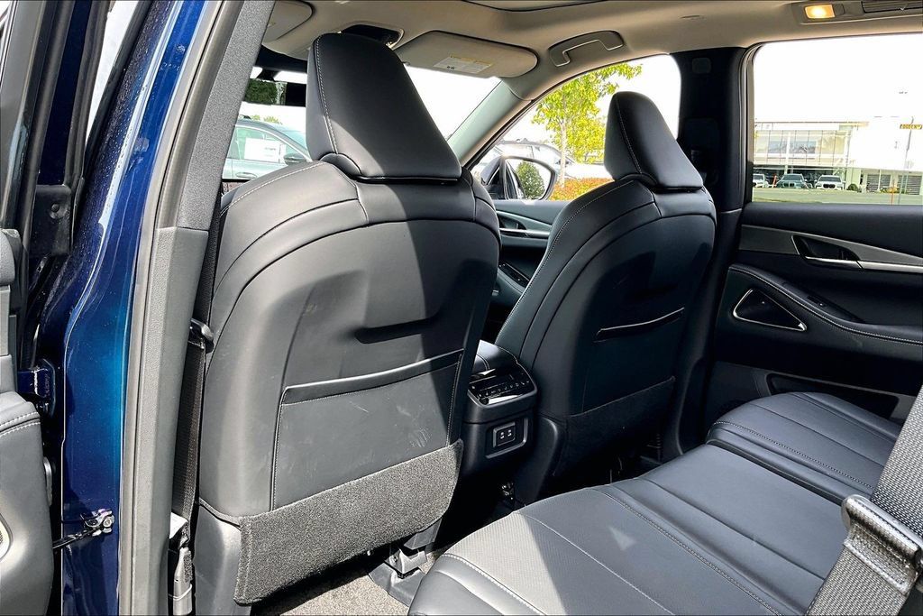 Certified 2027 INFINITI QX60 Luxe w/ Cargo Package AWD/4WD image 31